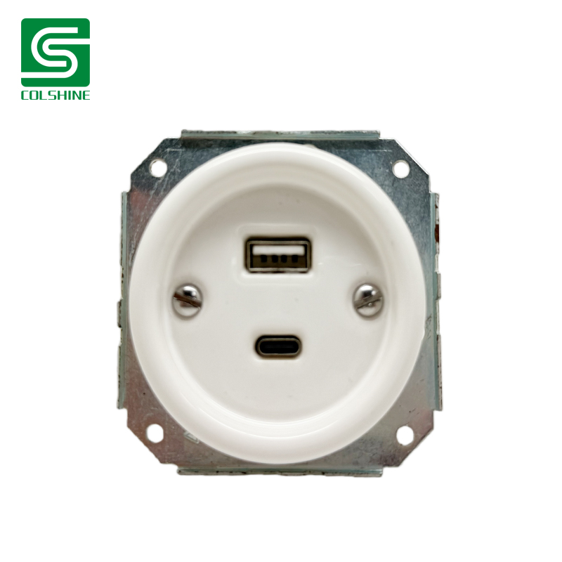 Wall mounted USB outlet 1_1762915578242548.jpg Wall mounted USB outlet 1.jpg